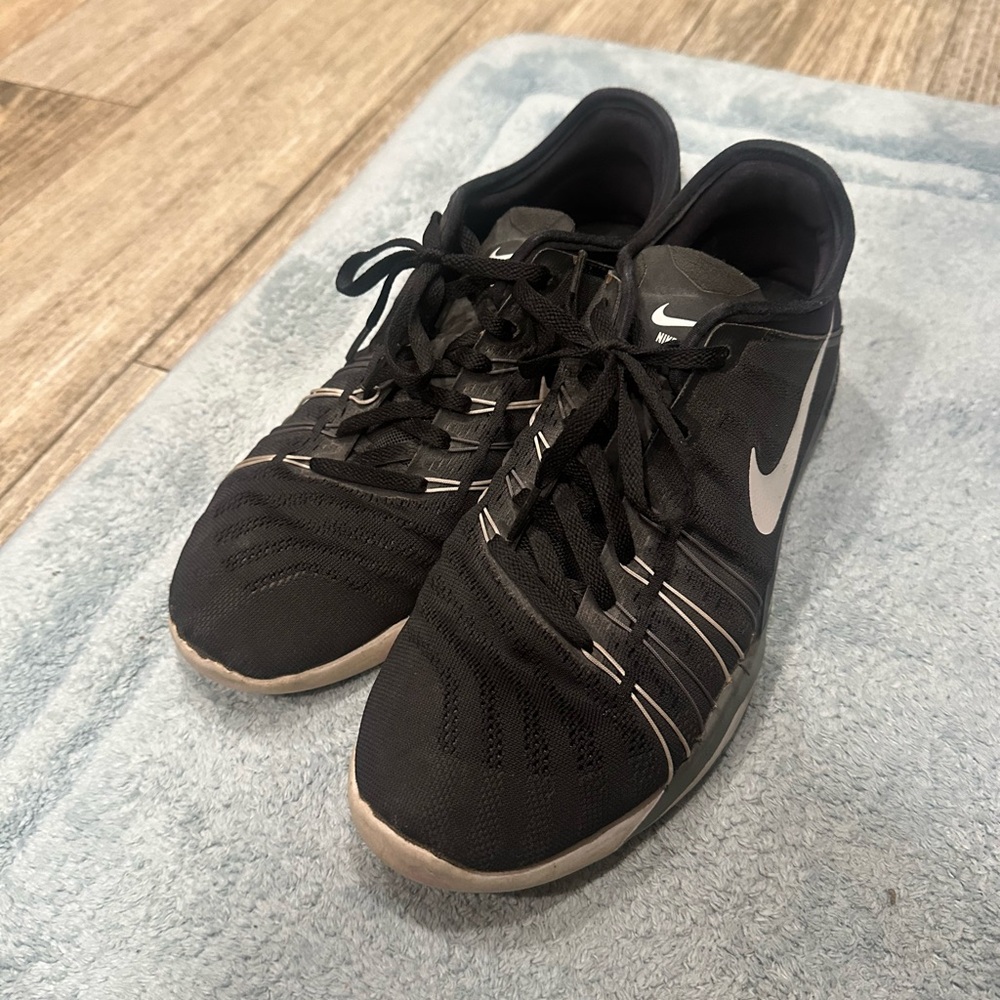 Nike Black and White Running Shoes